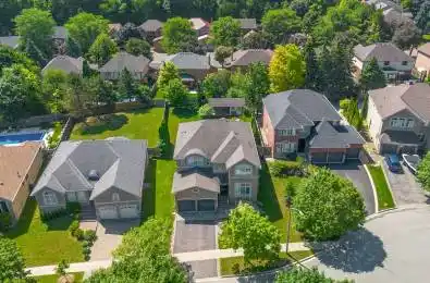 27 Gleave Court Aurora Ontario L4G 7L9