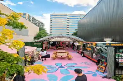 615 Queen Street Toronto C01 Ontario M5V 2B7