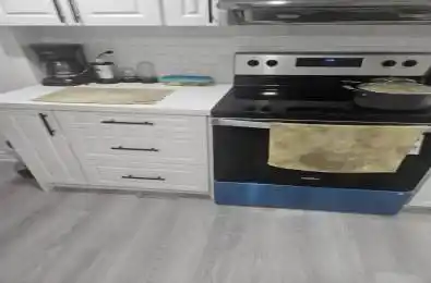 1372 Rebecca Street Oakville Ontario L6L 1Z4