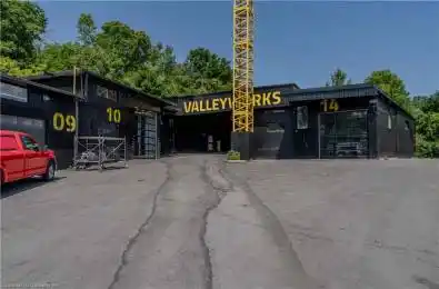 60 HEAD Street Unit# 11 Hamilton Ontario L9H 3H7