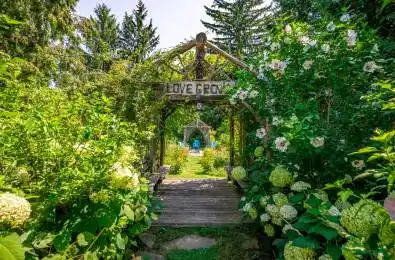 80 Centre Street King Ontario L0G 1T0