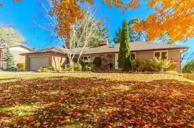 8 Oakwood Crescent Peterborough Ontario K9J 1N3