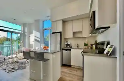 202 Burnhamthorpe Road Unit# 302 Mississauga Ontario L5A 4L4