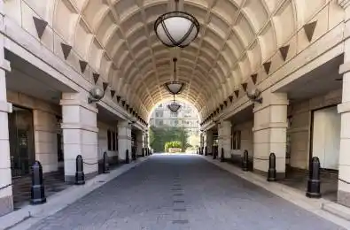 38 Avenue Road Unit# 804 Toronto C02 Ontario M5R 2G2