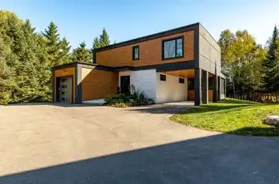 649 Skyhills Road Huntsville Ontario P1H 2N5