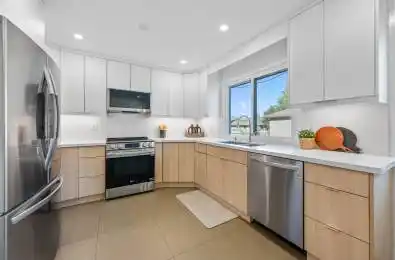 11 Artreeva Drive Toronto C06 Ontario M3H 4T6