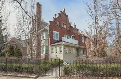 74 South Drive Unit# 4 Toronto C09 Ontario M4W 1R5