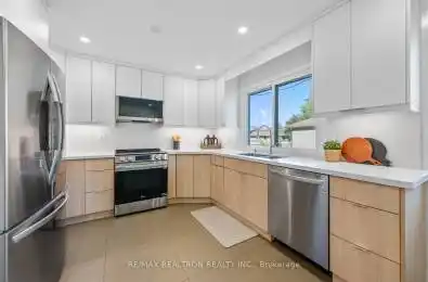 11 Artreeva Drive Toronto C06 Ontario M3H 4T6