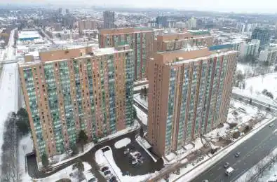 155 Hillcrest Avenue Unit# 1513 Mississauga Ontario L5B 3Z2