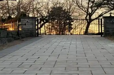 100 Appleby Place Burlington Ontario L7L 2X1