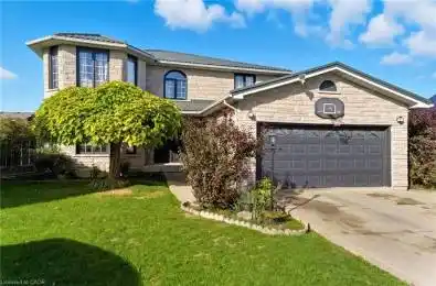 2 MORNINGSTAR Court Hamilton Ontario L8W 3E1