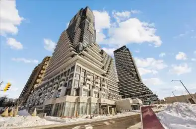 10 Inn on the park Drive Toronto C13 Ontario M3C 0P9