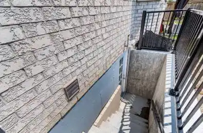 6 Villanova Road Brampton Ontario L6Y 2Z4