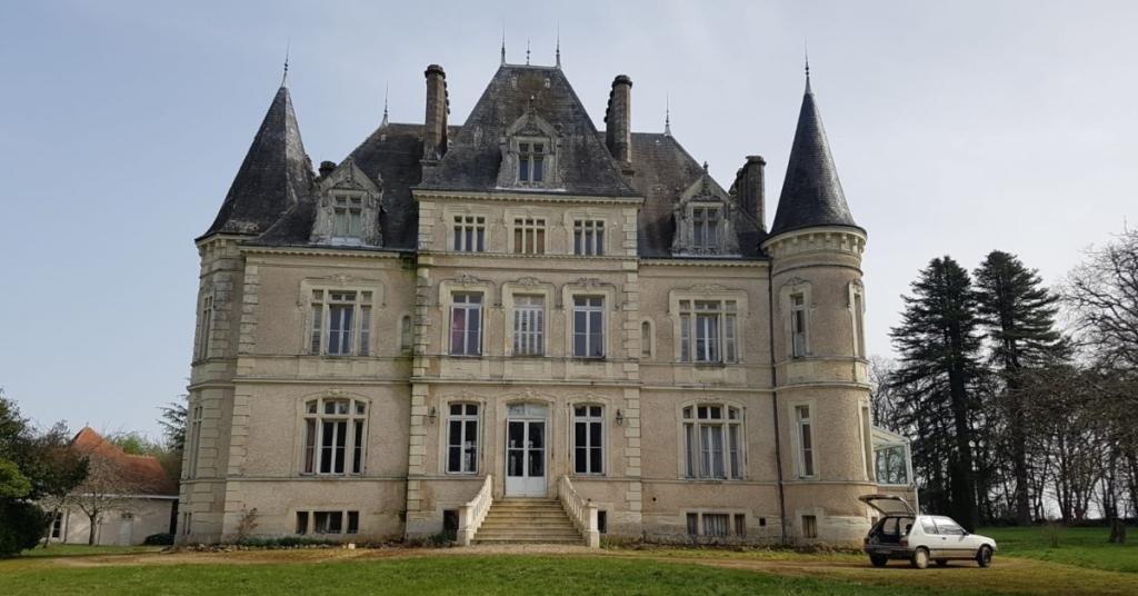 A Torontonian thought about purchasing a property in cottage country. Instead, she bought a $1.25-million chateau in France