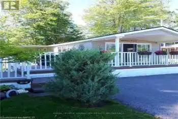 32 TEMAGAMI Trail, Wasaga Beach, Ontario L9Z1X7, 2 Bedrooms Bedrooms, ,1 BathroomBathrooms,Commercial,For Sale,TEMAGAMI,40599022