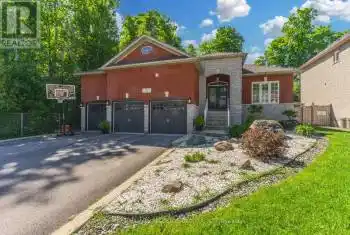 34 Camelot Square, Barrie (Innis-Shore), Ontario L4M0C3, 4 Bedrooms Bedrooms, ,3 BathroomsBathrooms,All Houses,For Sale,Camelot,S9014558