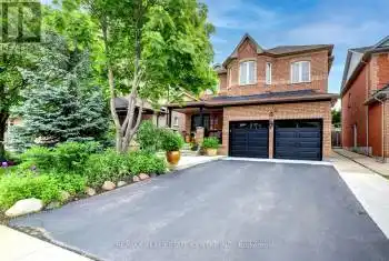 14 MASTERS GREEN Crescent, Brampton (Snelgrove), Ontario L7A3K2, 3 Bedrooms Bedrooms, ,3 BathroomsBathrooms,All Houses,For Sale,MASTERS GREEN,W8385240