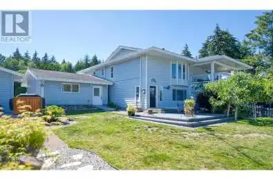 6135 FAIRWAY Avenue Sechelt British Columbia V7Z0L6