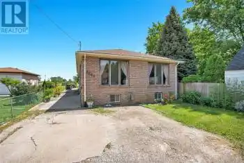 3638-3640 HOWARD Unit# 3638, Windsor, Ontario N9E3N5, 7 Bedrooms Bedrooms, ,3 BathroomsBathrooms,All Houses,For Sale,HOWARD,24016405