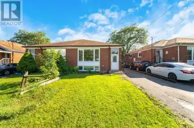 3548 Crescent Mississauga Ontario L5C2E7