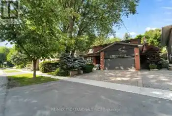 33 Bonnyview Drive, Toronto (Stonegate-Queensway), Ontario M8Y3G7, 4 Bedrooms Bedrooms, ,3 BathroomsBathrooms,All Houses,For Sale,Bonnyview,W9032298