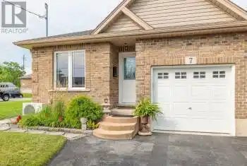 7 DEXTER Street, St. Catharines, Ontario L2S2L5, 2 Bedrooms Bedrooms, ,2 BathroomsBathrooms,All Houses,For Sale,DEXTER,40620656