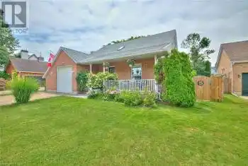 32 THE PROMENADE Road, Niagara-on-the-Lake, Ontario L0S1J0, 3 Bedrooms Bedrooms, ,2 BathroomsBathrooms,All Houses,For Sale,THE PROMENADE,40627767