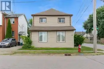 37 CANAL BANK Street, Welland (773 - Lincoln/Crowland), Ontario L3B3M8, 4 Bedrooms Bedrooms, ,2 BathroomsBathrooms,All Houses,For Sale,CANAL BANK,X9412244