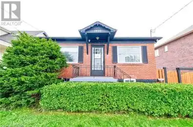 1033 Boulevard Mississauga Ontario L5E2M4