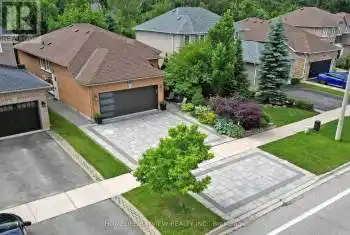 121 Humberland Dr, Richmond Hill, Ontario L4E 3Y6, 2 Bedrooms Bedrooms, 5 Rooms Rooms,4 BathroomsBathrooms,All Houses,Sold,Humberland,N9259396