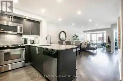 85 Street Unit 701 Toronto Ontario M6K3R4