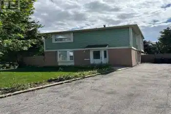 37 Hun Crescent Unit# Main, Toronto (West Humber-Clairville), Ontario M9V4G3, 3 Bedrooms Bedrooms, ,1 BathroomBathrooms,All Houses,For Rent,Hun,W9267687