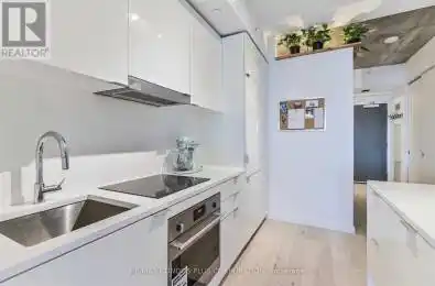 170 Avenue Unit 1503 Toronto Ontario M5A1H7