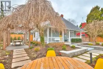 202 ANNE Street, Niagara-on-the-Lake, Ontario L0S1J0, 5 Bedrooms Bedrooms, ,5 BathroomsBathrooms,All Houses,For Sale,ANNE,40638720