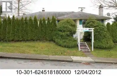 1818 HOLDOM Avenue Burnaby British Columbia V5B3W2