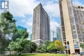 65 HARBOUR Square Unit# 807, Toronto, Ontario M5J2L4, 1 Bedroom Bedrooms, ,1 BathroomBathrooms,Condo,For Sale,HARBOUR,40640509