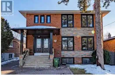 243 Avenue Toronto (Newtonbrook West) Ontario M2M1E3