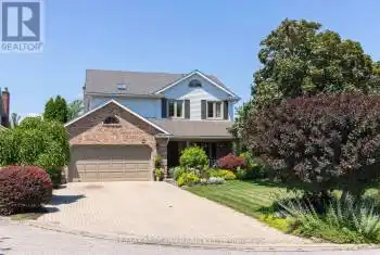 3 Thorn Place, St. Catharines, Ontario L2S3S1, 4 Bedrooms Bedrooms, ,4 BathroomsBathrooms,All Houses,For Sale,Thorn,X9301975