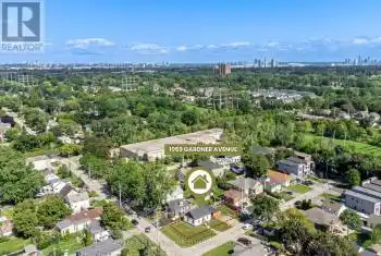 1059 Gardner Avenue, Mississauga (Lakeview), Ontario L5E1B6, 3 Bedrooms Bedrooms, ,1 BathroomBathrooms,All Houses,For Sale,Gardner,W9302095