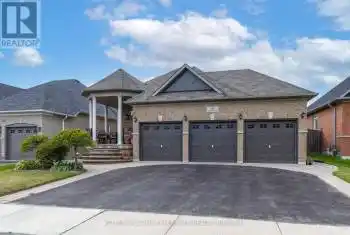 124 The Queensway, Barrie (Innis-Shore), Ontario L4M0B1, 4 Bedrooms Bedrooms, ,3 BathroomsBathrooms,All Houses,For Sale,The Queensway,S9301992