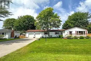 910 Barry Avenue, Innisfil (Lefroy), Ontario L0L1W0, 4 Bedrooms Bedrooms, ,1 BathroomBathrooms,All Houses,For Sale,Barry,N9304244