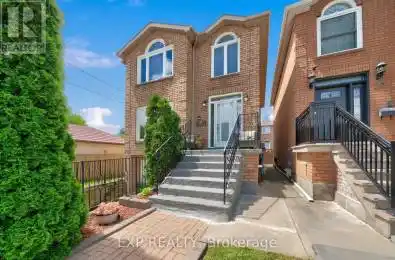 18 Crescent Toronto (Woodbine-Lumsden) Ontario M4C2X2