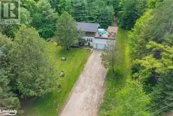 256 WOODLAND Drive, Huntsville, Ontario P1H1A6, 3 Bedrooms Bedrooms, ,2 BathroomsBathrooms,All Houses,For Sale,WOODLAND,40640321