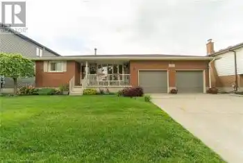 24 CUMBERLAND Street, Brantford, Ontario N3S7M5, 4 Bedrooms Bedrooms, ,2 BathroomsBathrooms,All Houses,For Sale,CUMBERLAND,XH4200412