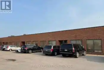 697 Petrolia Road, Toronto (York University Heights), Ontario M3J2N6, ,1 BathroomBathrooms,Commercial,For Sale,Petrolia,W9355360