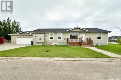 796 Johnston DRIVE Weyburn Saskatchewan S4H3M5