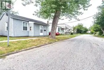 13 GREENLAW Place, St. Catharines, Ontario L2R4S5, 3 Bedrooms Bedrooms, ,1 BathroomBathrooms,All Houses,For Sale,GREENLAW,40650956