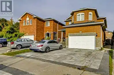 132 Crescent Vaughan (Maple) Ontario L6A3C7