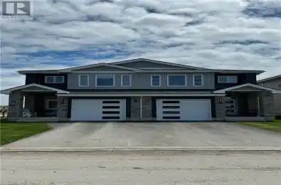 205 SUPERIOR Drive Amherstview Ontario K7N0E9