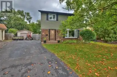 27 MEADOWVALE Place Welland Ontario L3C6A8